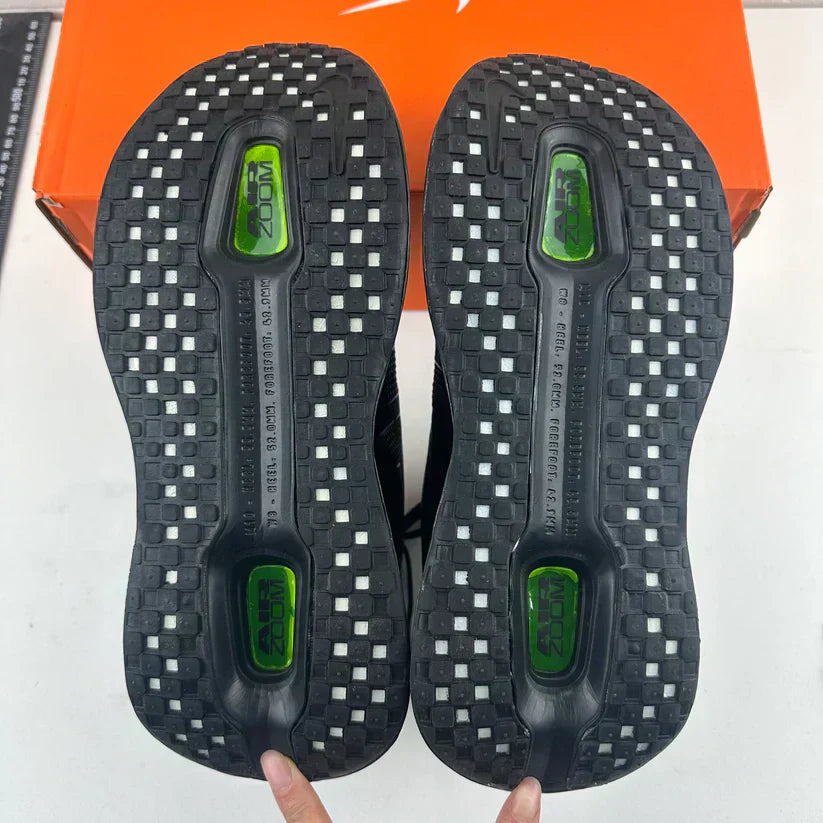 Vomero Premium Black Volt
